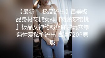 第一次用丝袜还很羞涩的老婆