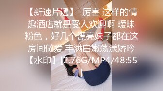 《极品CP魔手外购》商场女厕近景镜头先拍脸再拍逼，各种年轻美女小姐姐小少妇方便，大屁股潮妹透明内裤简直太骚了 (13)