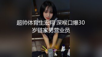 俩正装男相约酒店做爱,刚关上门就抱在一起乱啃,饥渴猴急的不行