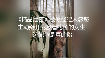 最新10月无水印，推特丰乳丰臀小坦克anjilinabb道具紫薇冒白浆再舔食，露出紫薇啪啪喷水，骚的一批 (1)