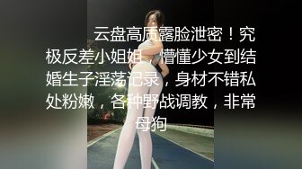 放暑假已经满18岁的表妹来我家玩 中午太热冲个凉 看看表妹的身体有多大的变化