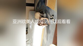 床上自拍，前面挂着女士内衣