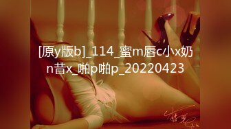 两个19美少女，乖巧妹妹超嫩，童颜大奶。震动棒互插小穴，毛毛挺浓密，抽插自慰，好想被男人操