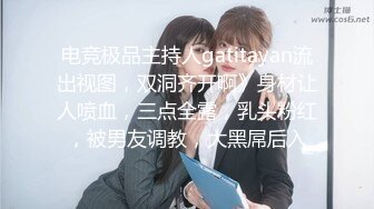 漂亮美女 跪着吃大肉棒 技术不错 口爆 可惜只射了一丢丢