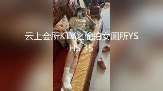 穿睡裙的漂亮妹子趴在鸡巴边不停吸允玩弄，这白白嫩嫩的丰腴身材一看就有做爱的冲动，狠狠压上去摩擦抽插