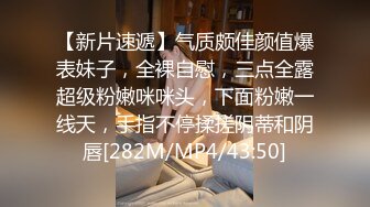 绿播下海颜值不错的小骚牌深夜陪狼友发骚，在狼友的攻势下漏出激情艳舞诱惑，黑丝情趣淫声荡语互动撩骚狼友