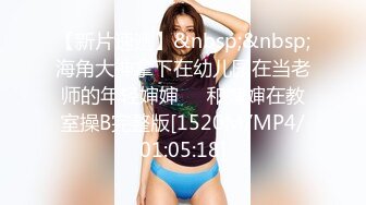 专找丶阿姨玩两小伙3P淫骚熟女，双屌轮流口交，高跟鞋站在床上后入，拨开丁字裤侧入抽插猛操