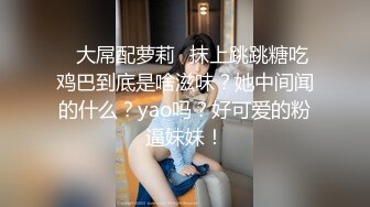 经典商场员工隔板女厕全景偷拍美女尿尿服务员美女躲在里面吸烟