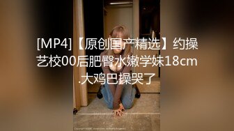 浓密逼毛性欲强美女，双指猛扣水声哗哗，振动棒抽插会呼吸的逼