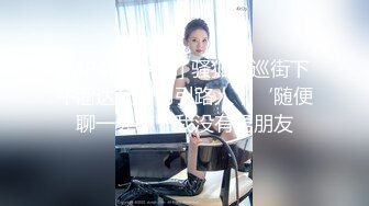 商场女厕直接闯入偷拍眼镜美女尿尿故意让她发现