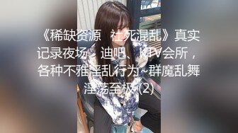 KTV女厕 偷拍前来抽支烟提提神的美女