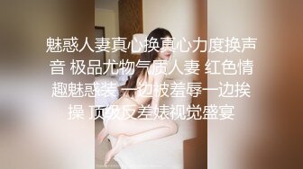 商场女厕偷拍身材丰满女店员的多毛小黑B