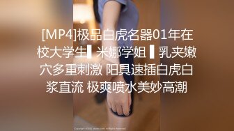 小骚妹的小嫩穴全程露脸被大哥玩弄，掰开给狼友看特写展示，激情上位跟狼友互动撩骚，被小哥压在身下内射