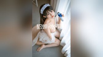 奶子很坚挺的极品小少妇颜值不错跟小哥激情啪啪，撸起大鸡巴直接上位坐插，让小哥压在身下边草边亲精彩刺激